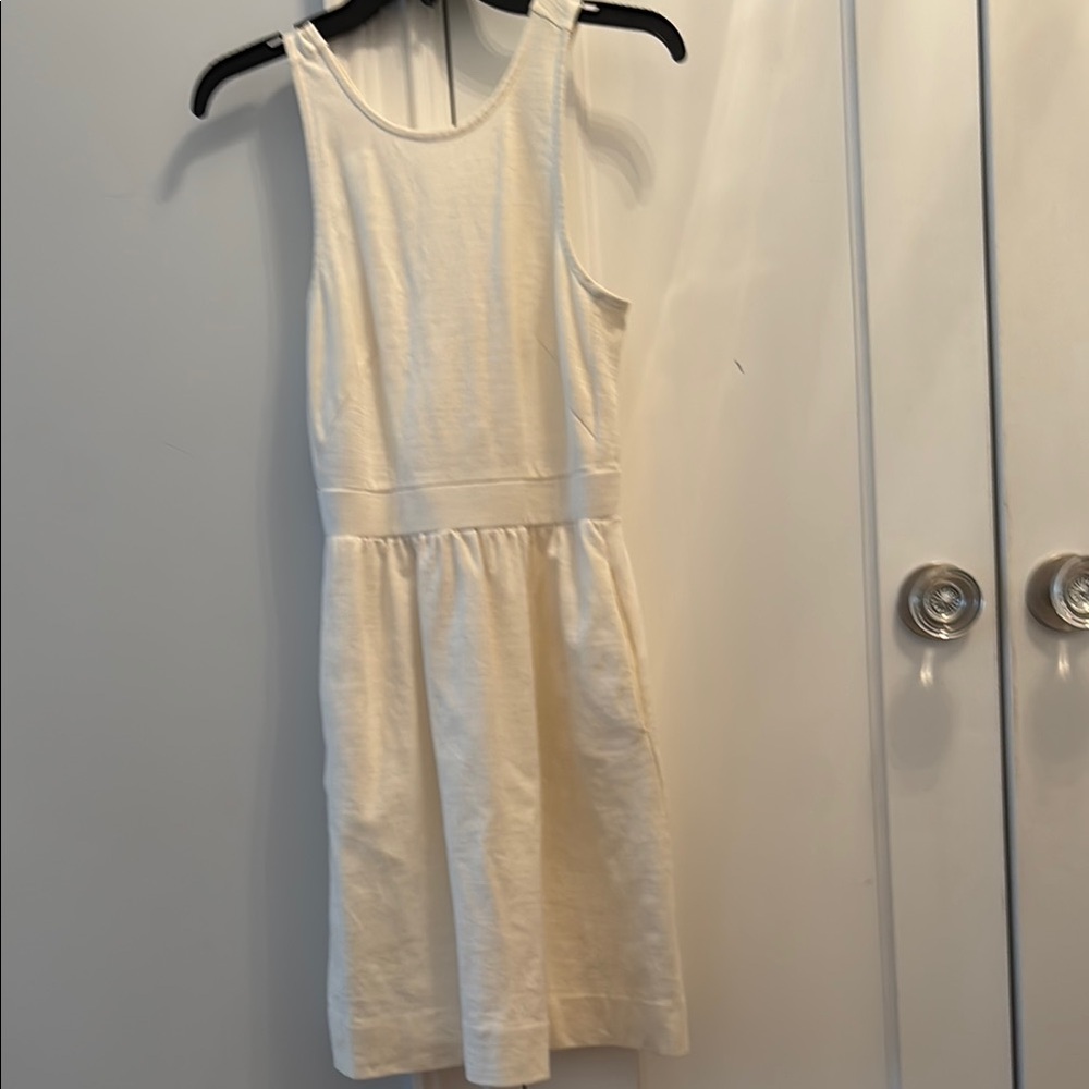 Elegant White Sleeveless Dress